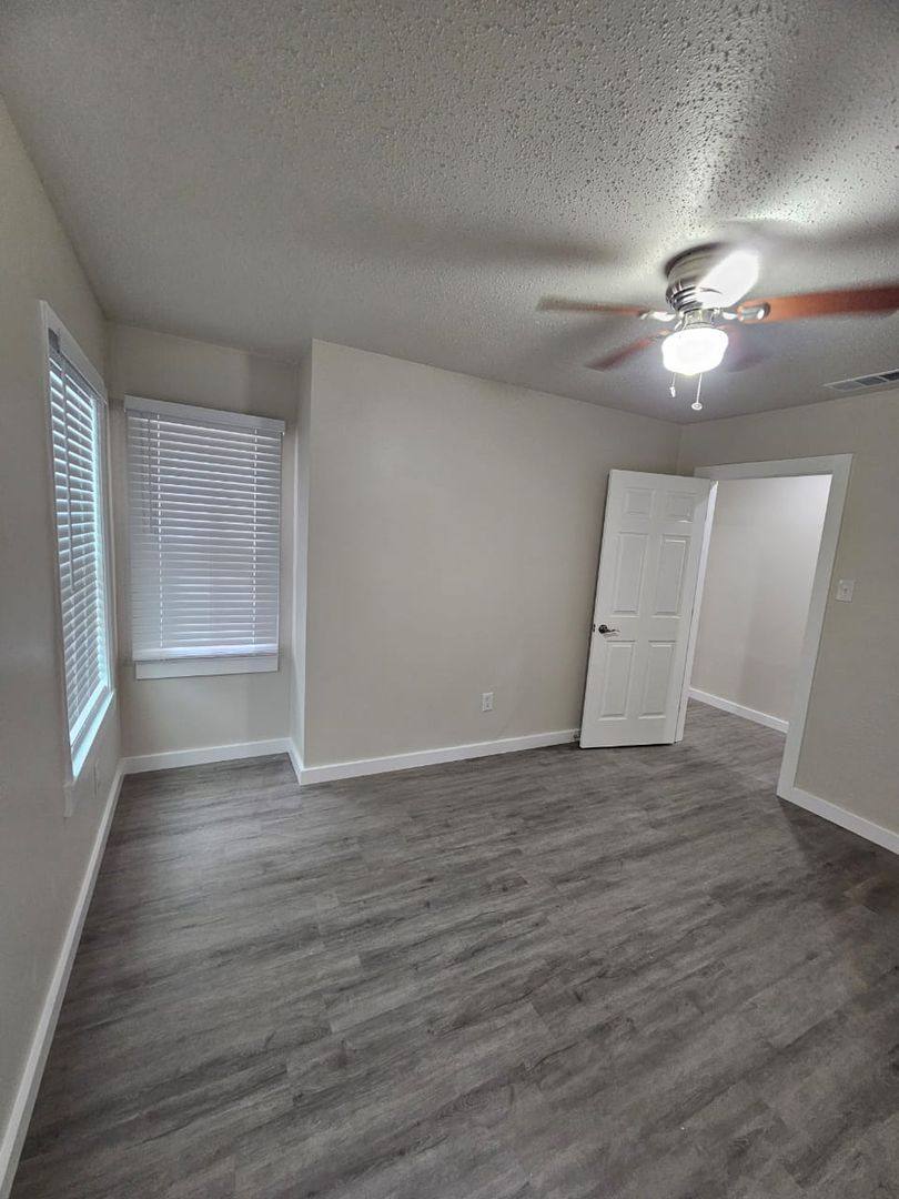 Townhouse for rent at 915 917 N Fitzhugh Ave, Dallas, TX 75204