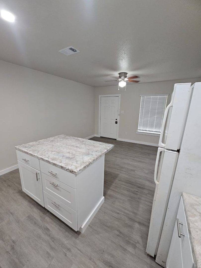 Townhouse for rent at 915 917 N Fitzhugh Ave, Dallas, TX 75204