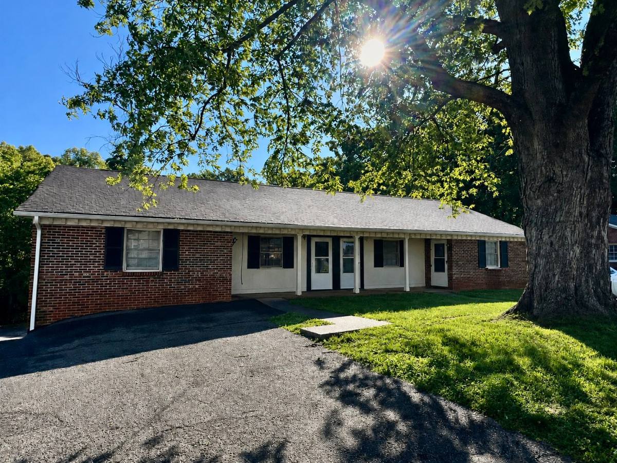 Apartment for rent at 106 Holmes Circle, Lynchburg, VA 24501