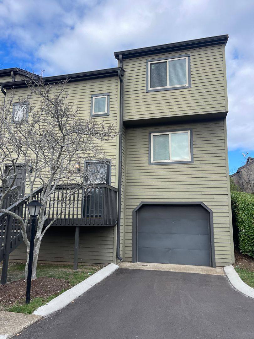 Townhouse for rent at 213 Summit Ridge Dr, Nashville, TN 37215