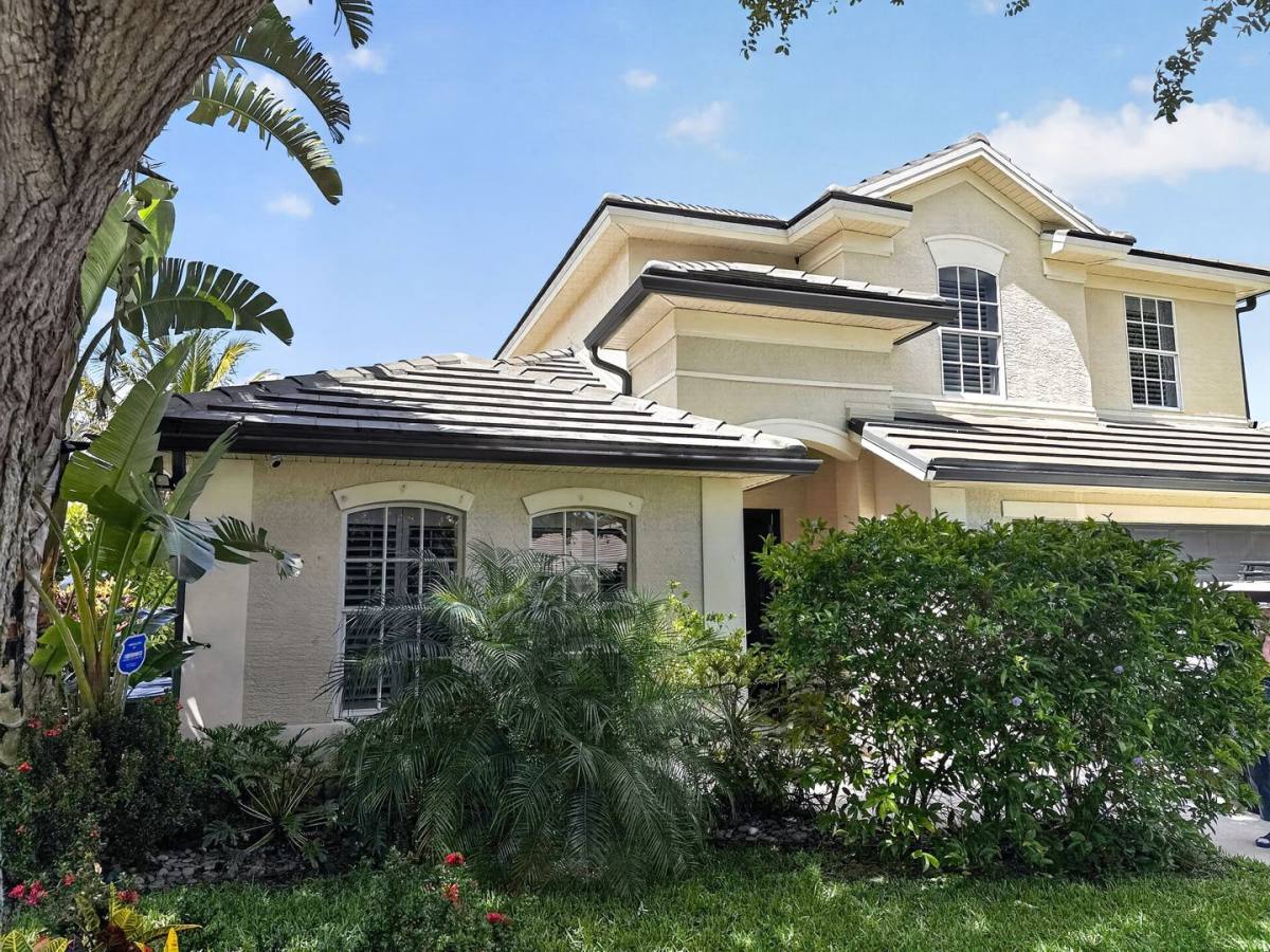 House for rent at 6772 Southern Oak Court, Naples, FL 34109