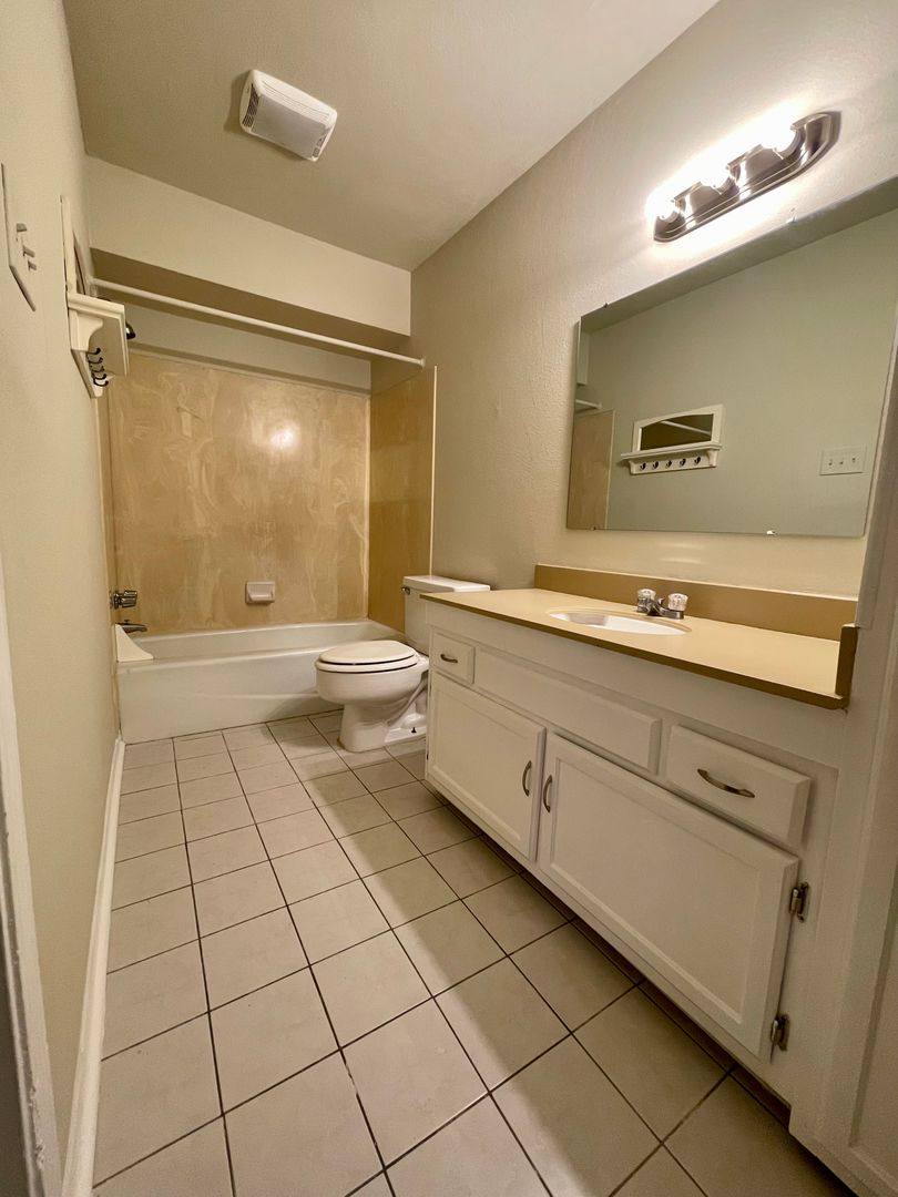 Townhouse for rent at 1242 Sharlo Ave #C-2, Baton Rouge, LA 70820