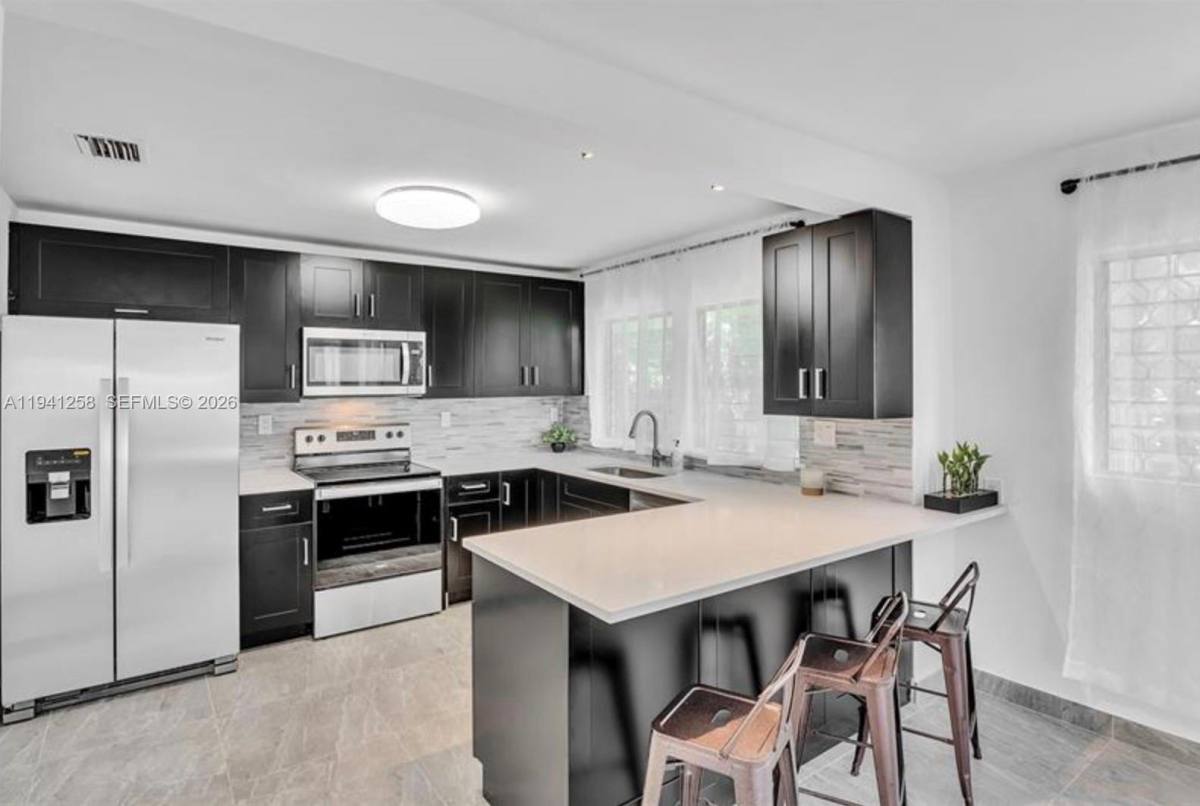 Apartment for rent at 211 SE 9th St #211, Hallandale, FL 33009