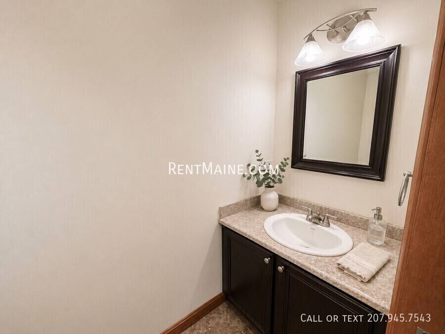 Apartment for rent at 208 Western Ave #6, Hampden, ME 04444