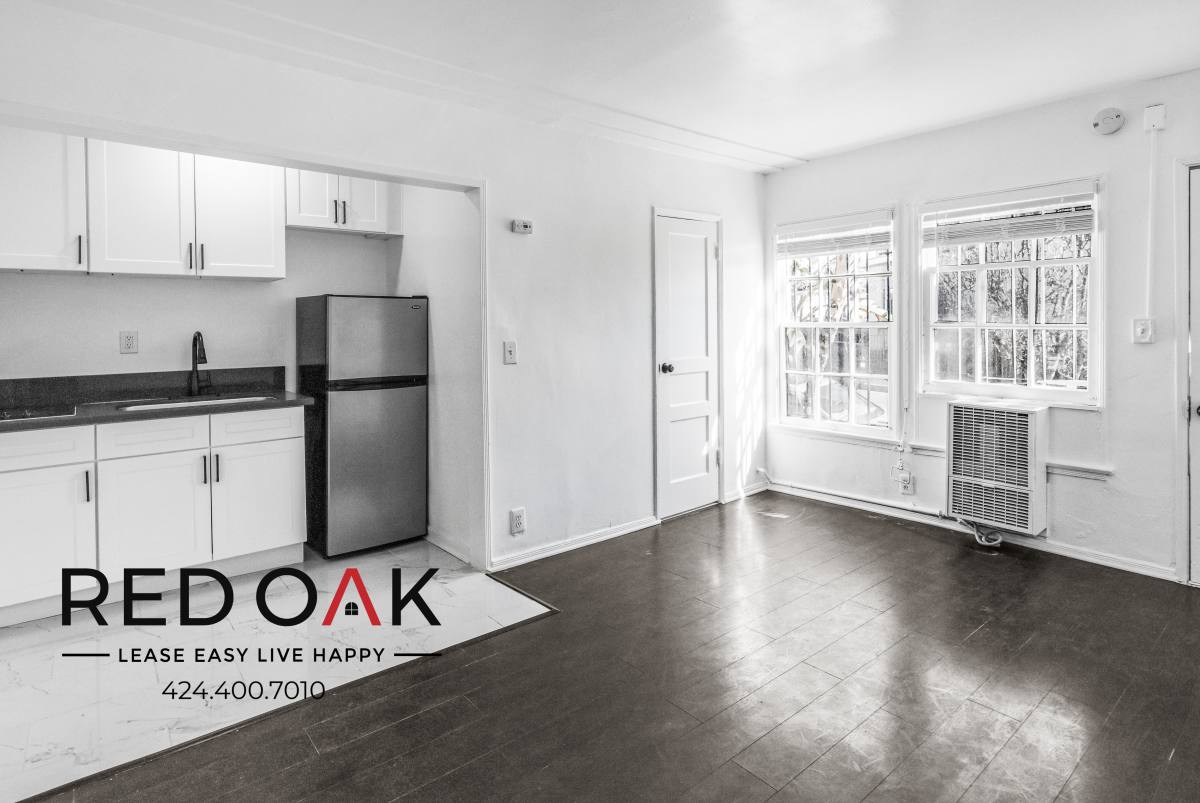 Apartment for rent at 851 S Kenmore Ave #2, Los Angeles, CA 90005