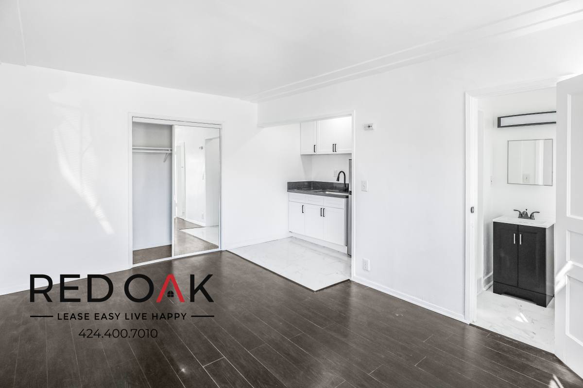 Apartment for rent at 851 S Kenmore Ave #2, Los Angeles, CA 90005