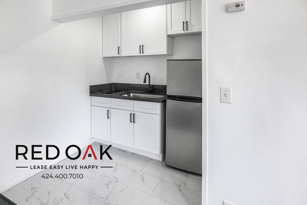 Apartment for rent at 851 S Kenmore Ave #2, Los Angeles, CA 90005