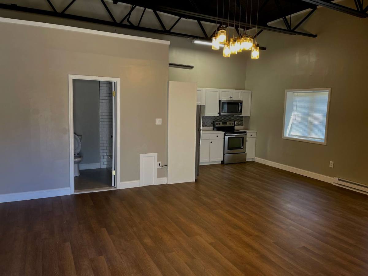 Apartment for rent at 110 Railroad Ave, Hammonton, NJ 08037