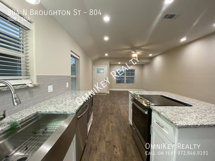 Apartment for rent at 804 N Broughton St #804, Sherman, TX 75090