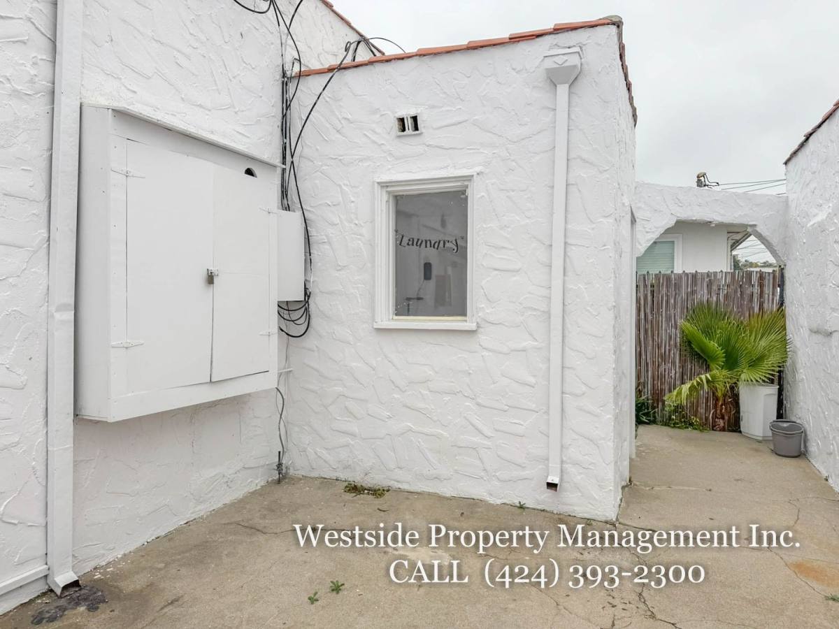 Apartment for rent at 1331 17th St #B, Santa Monica, CA 90404