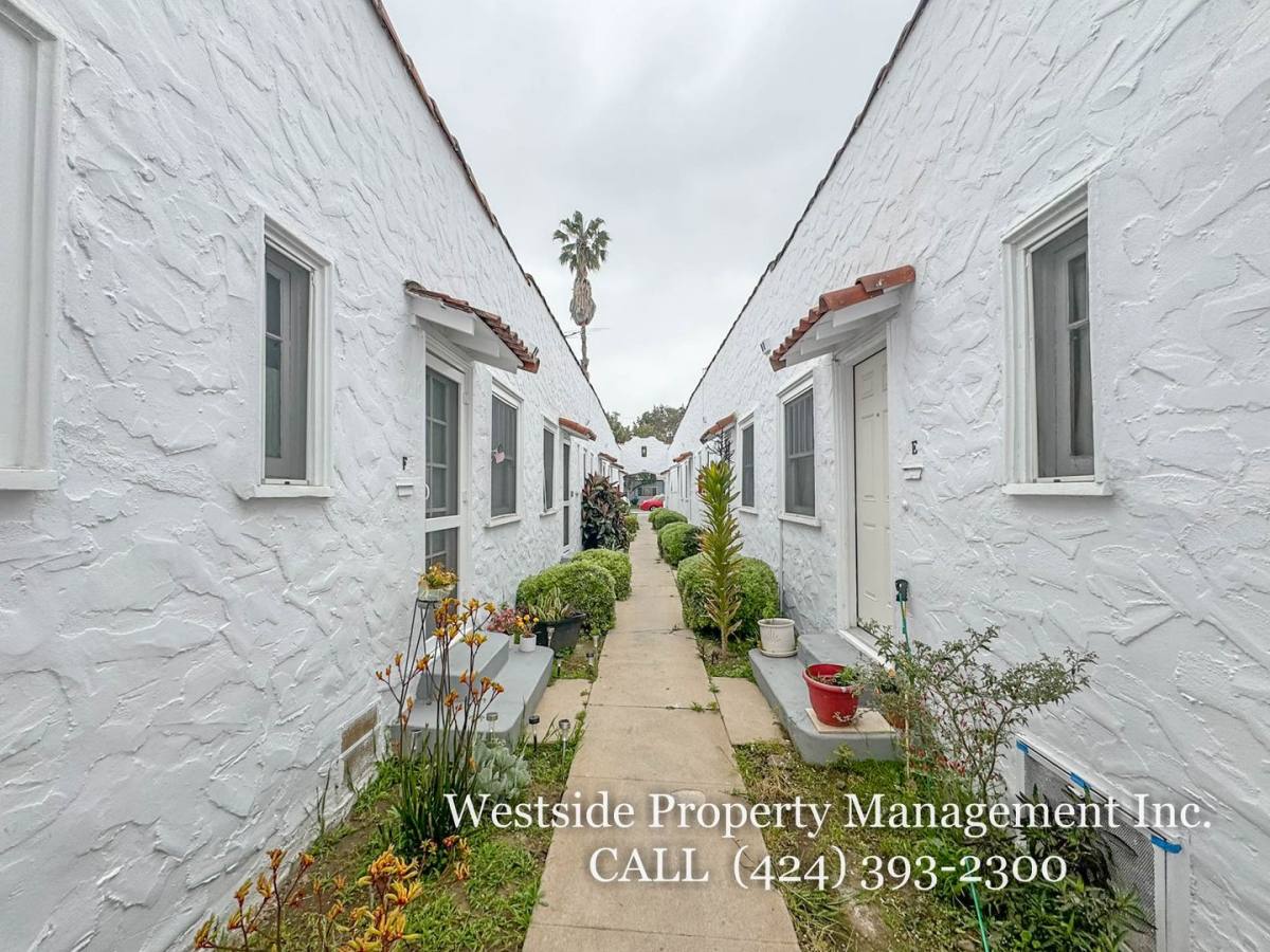 Apartment for rent at 1331 17th St #B, Santa Monica, CA 90404