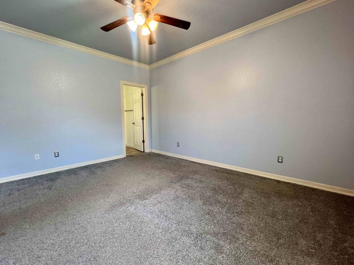 Apartment for rent at 529 E Miracle Dr, Fayetteville, AR 72701