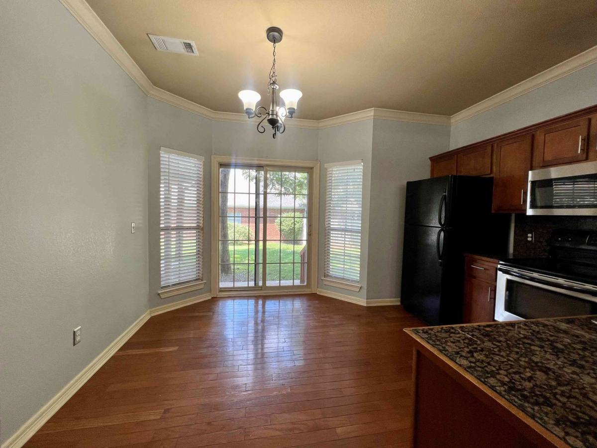 Apartment for rent at 529 E Miracle Dr, Fayetteville, AR 72701