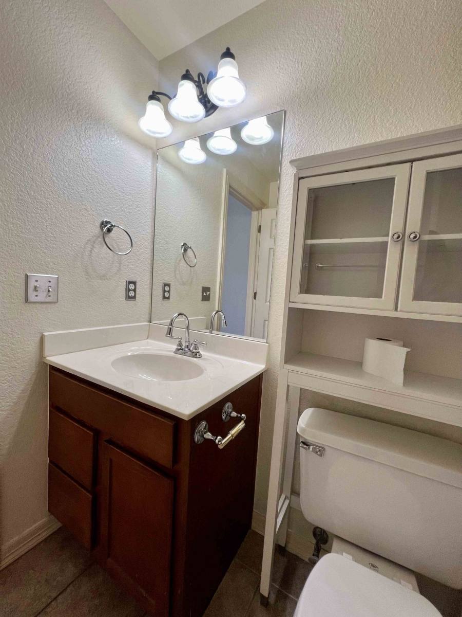 Apartment for rent at 529 E Miracle Dr, Fayetteville, AR 72701
