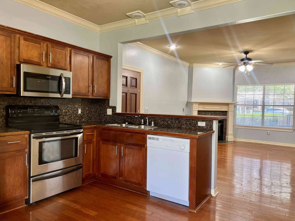 Apartment for rent at 529 E Miracle Dr, Fayetteville, AR 72701
