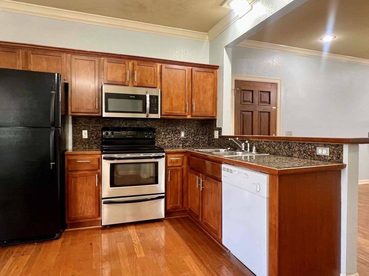 Apartment for rent at 529 E Miracle Dr, Fayetteville, AR 72701
