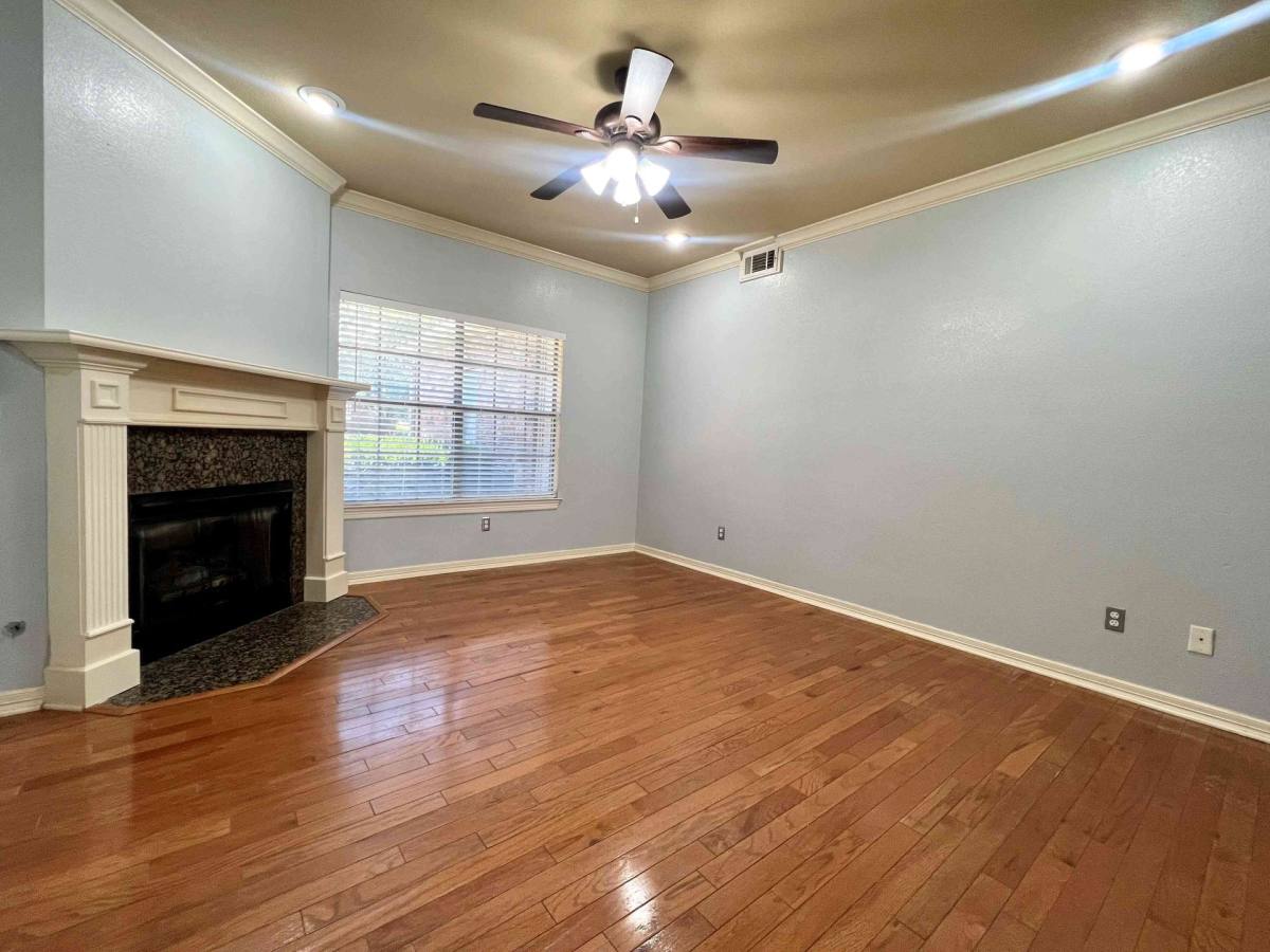 Apartment for rent at 529 E Miracle Dr, Fayetteville, AR 72701