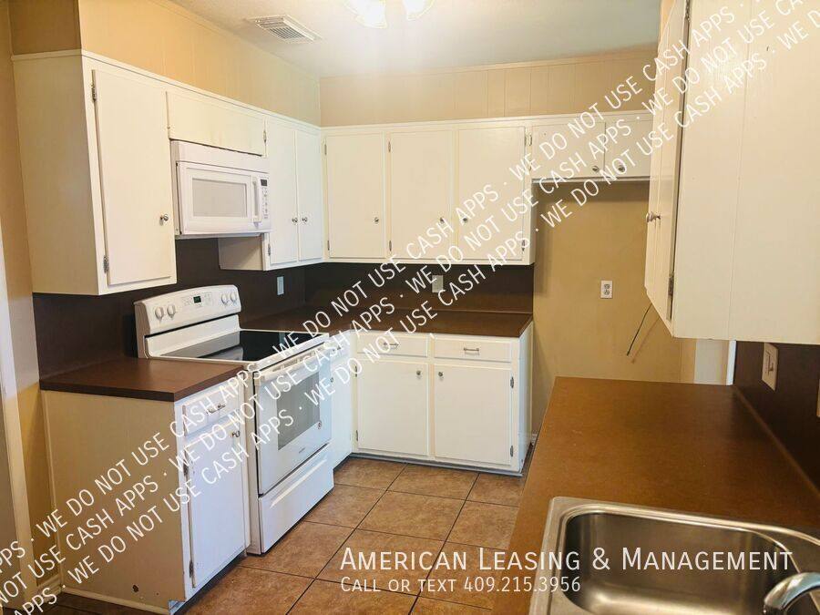 House for rent at 4417 Willowglen St, Orange, TX 77632