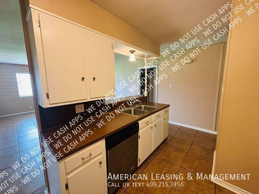 House for rent at 4417 Willowglen St, Orange, TX 77632