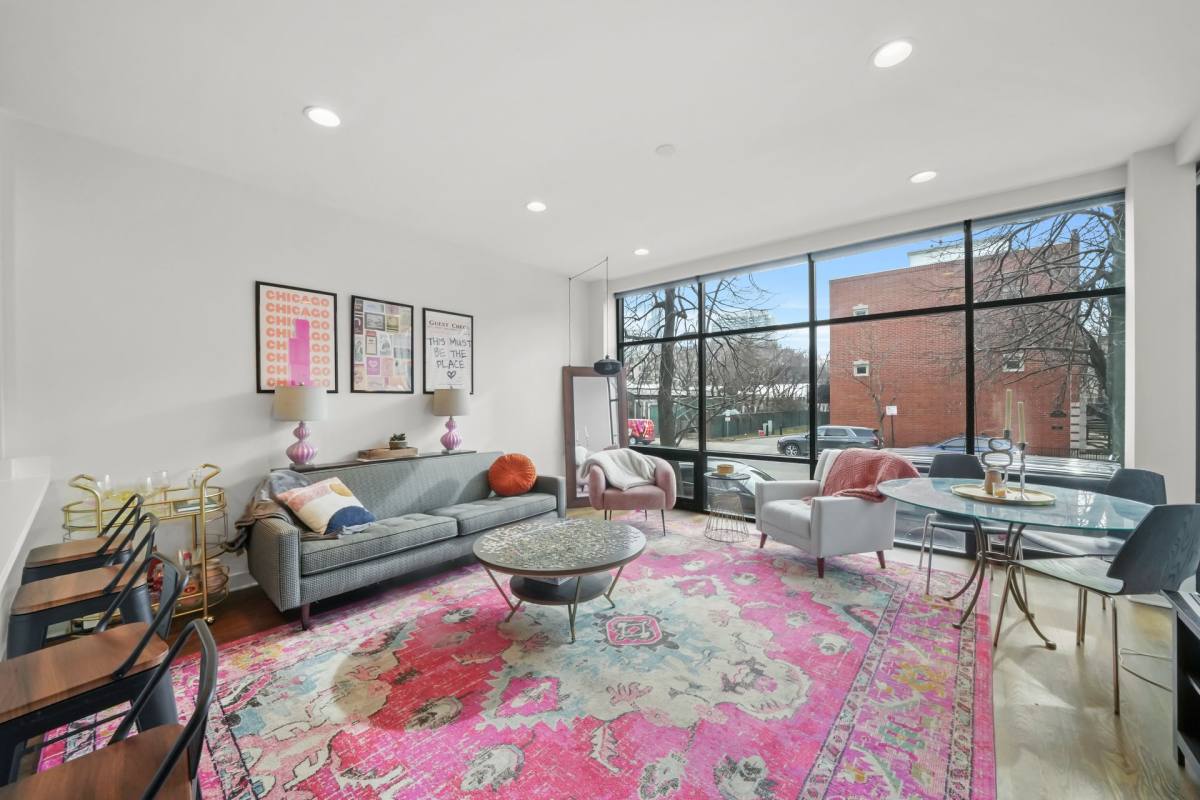 Apartment for rent at 832 W Erie St, Chicago, IL 60642