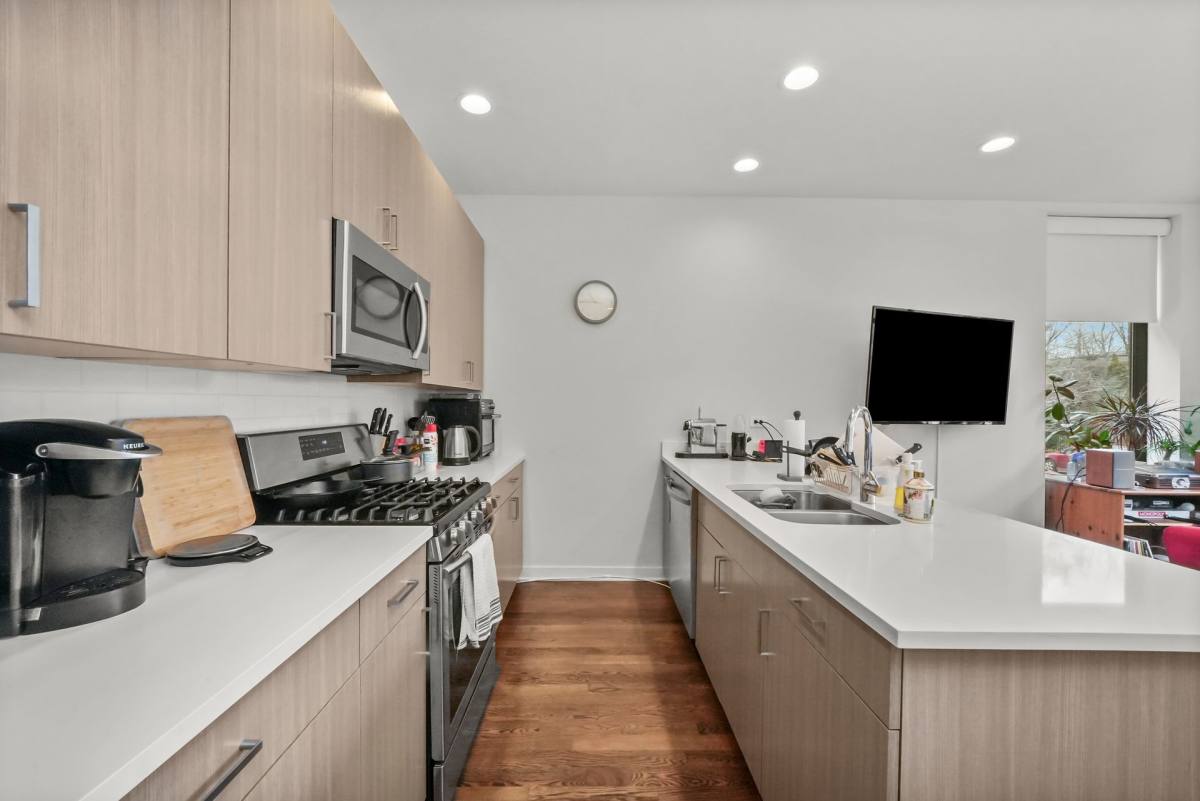 Apartment for rent at 832 W Erie St, Chicago, IL 60642