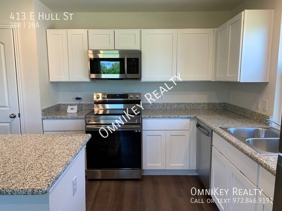 House for rent at 413 E Hull St, Denison, TX 75021