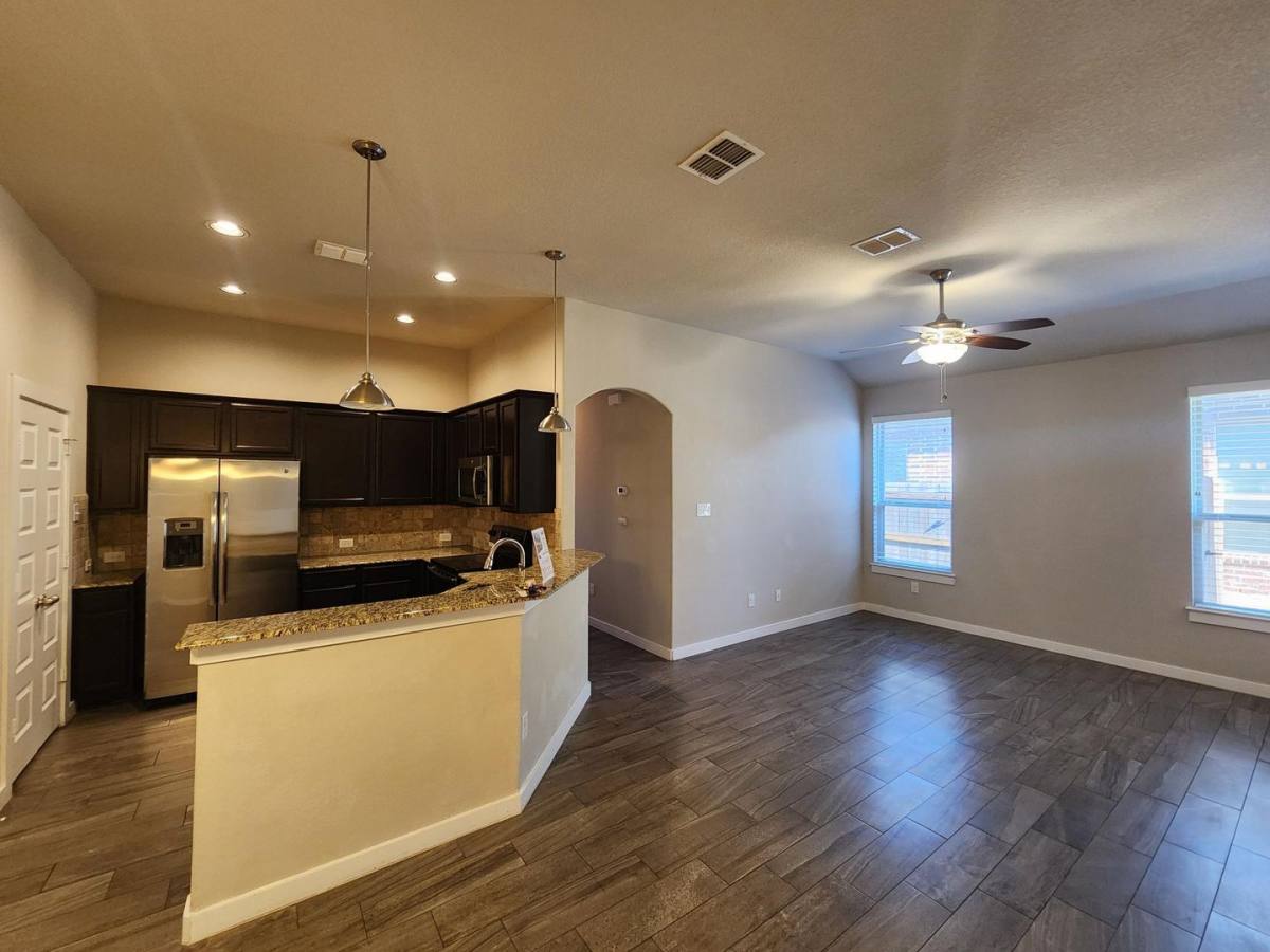 House for rent at 367 Creekside Curve, New Braunfels, TX 78130
