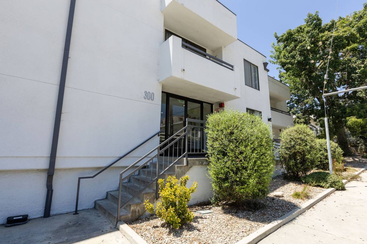 Apartment for rent at 300 W Ave, Los Angeles, CA 90065
