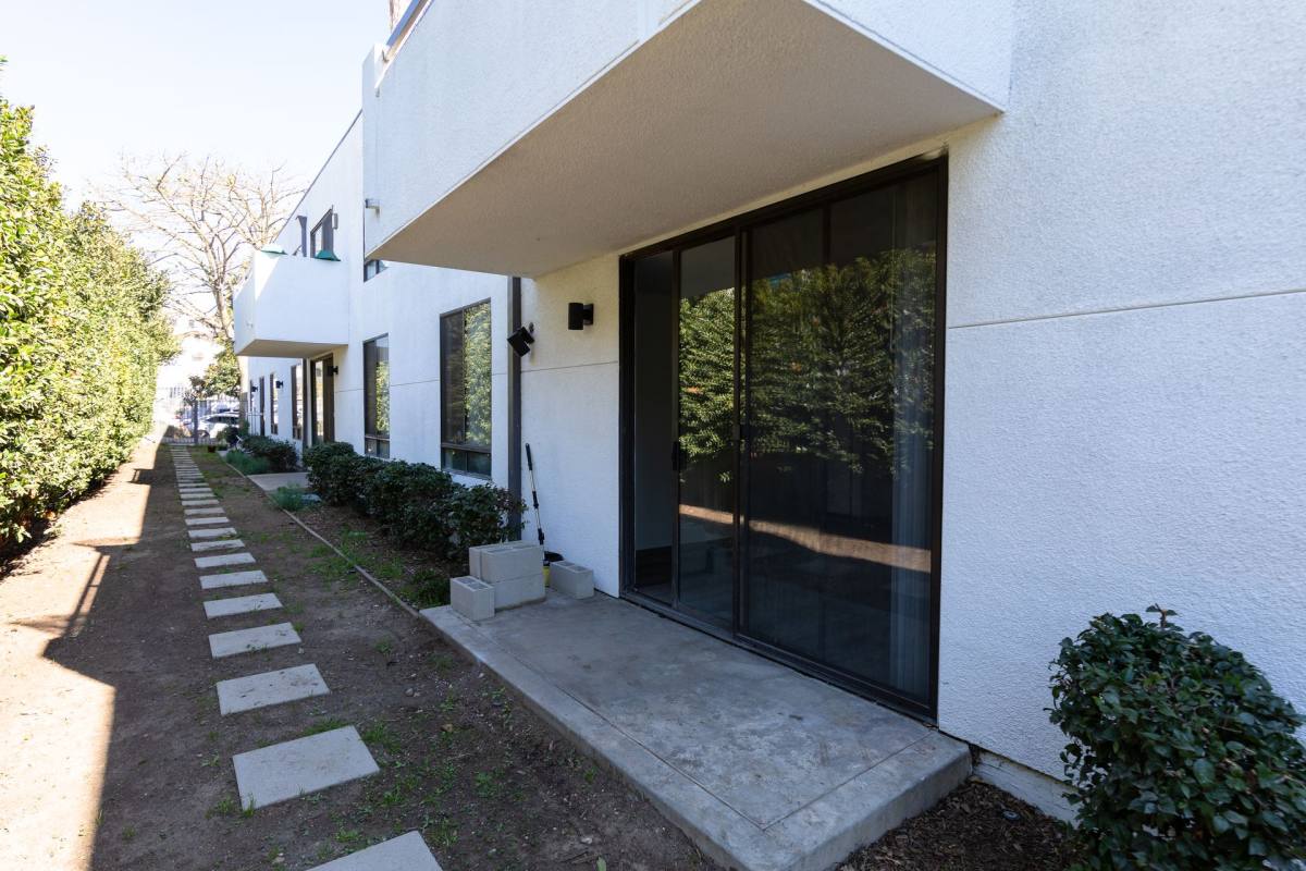 Apartment for rent at 300 W Ave, Los Angeles, CA 90065