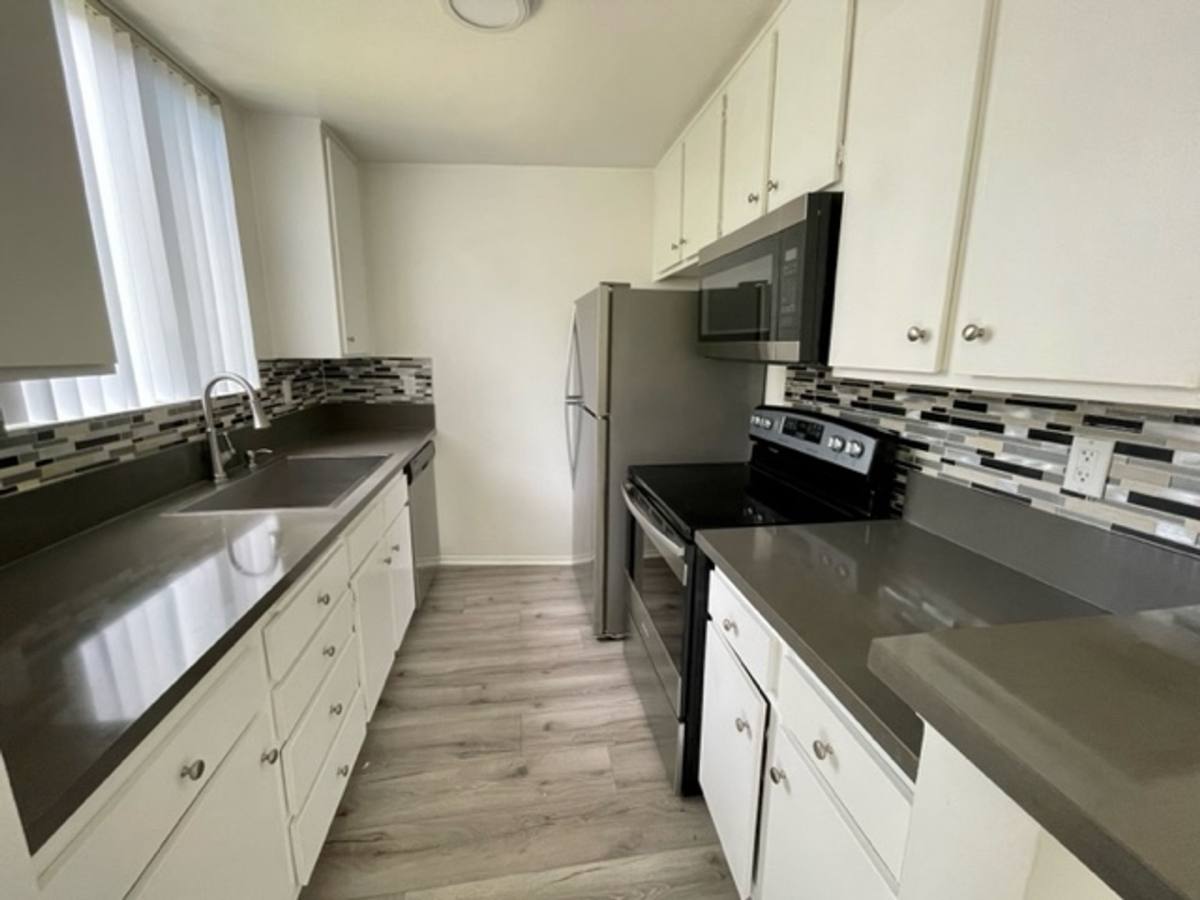 Apartment for rent at 300 W Ave, Los Angeles, CA 90065