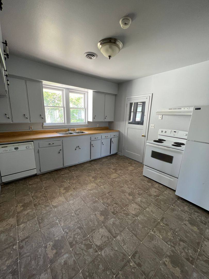 House for rent at 527 E Lowell St, Klamath Falls, OR 97601