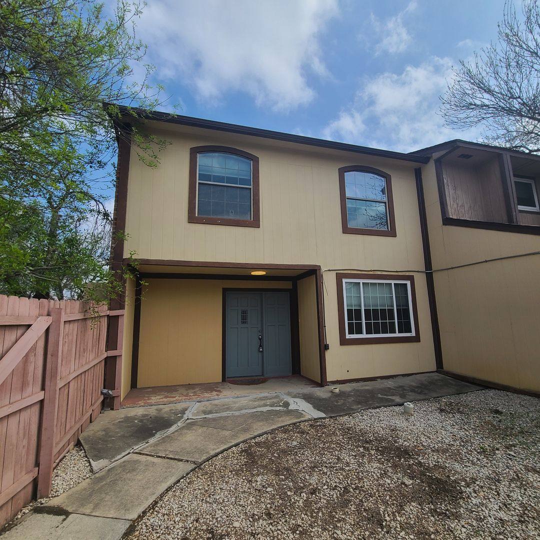 Townhouse for rent at 12020 Maplerock, San Antonio, TX 78230