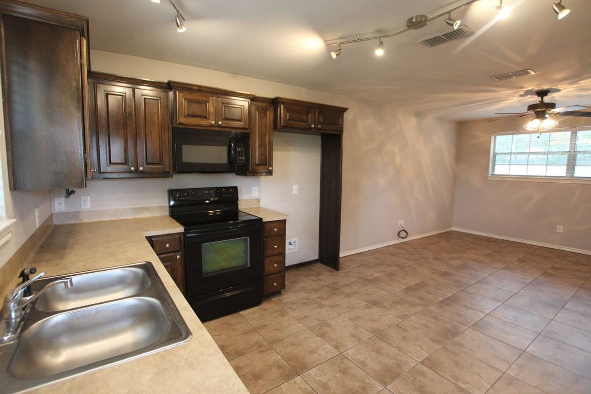 Townhouse for rent at 18051 Loring Lane, Lindale, TX 75771