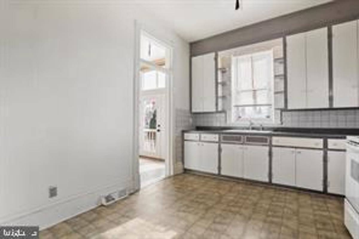 Townhouse for rent at 210 N Locust St, Hagerstown, MD 21740