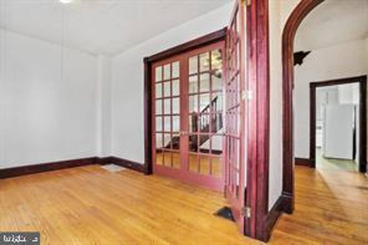 Townhouse for rent at 210 N Locust St, Hagerstown, MD 21740