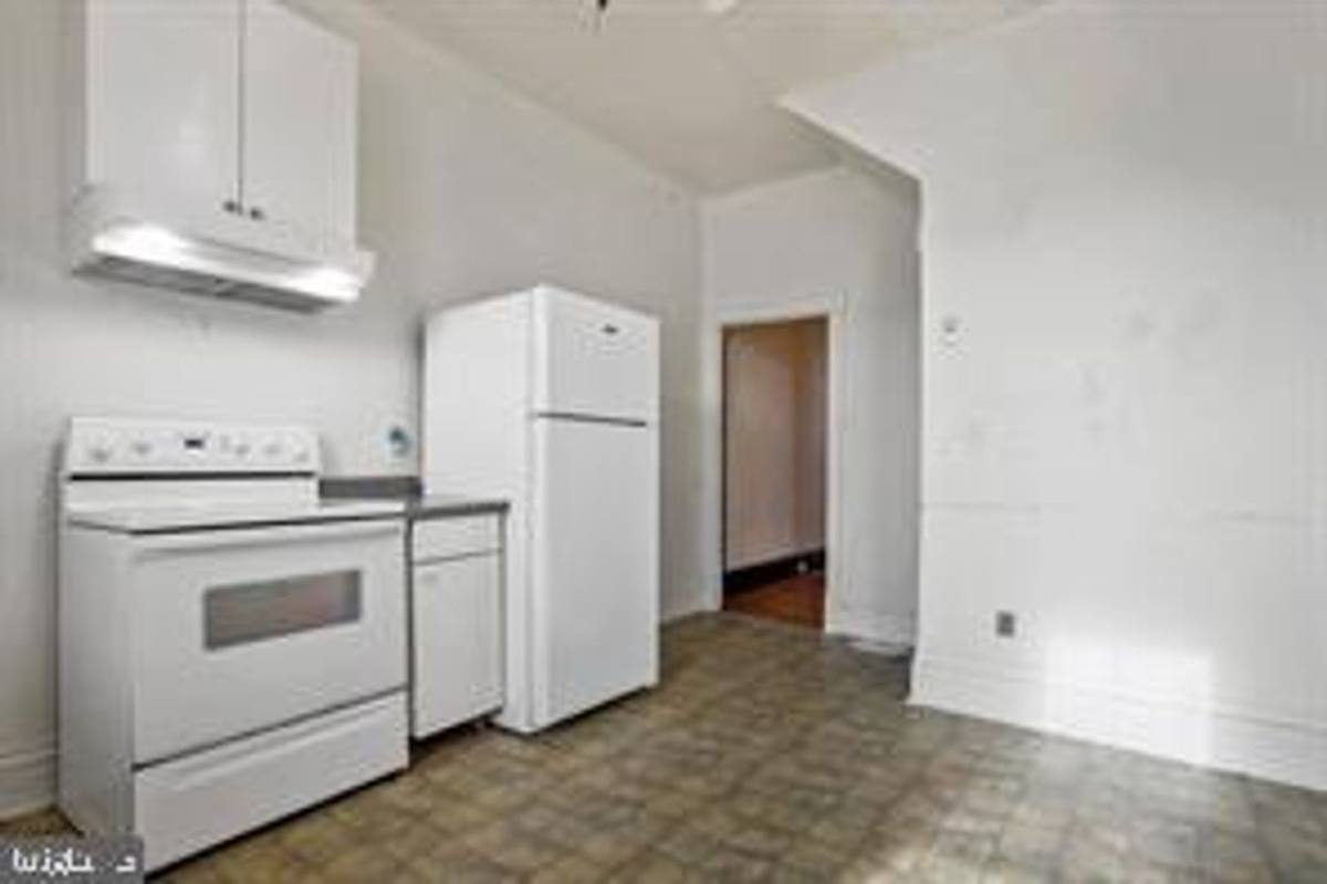 Townhouse for rent at 210 N Locust St, Hagerstown, MD 21740