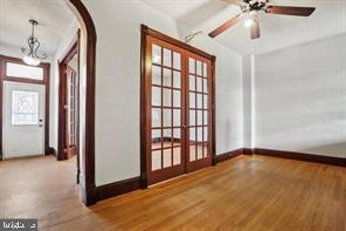 Townhouse for rent at 210 N Locust St, Hagerstown, MD 21740