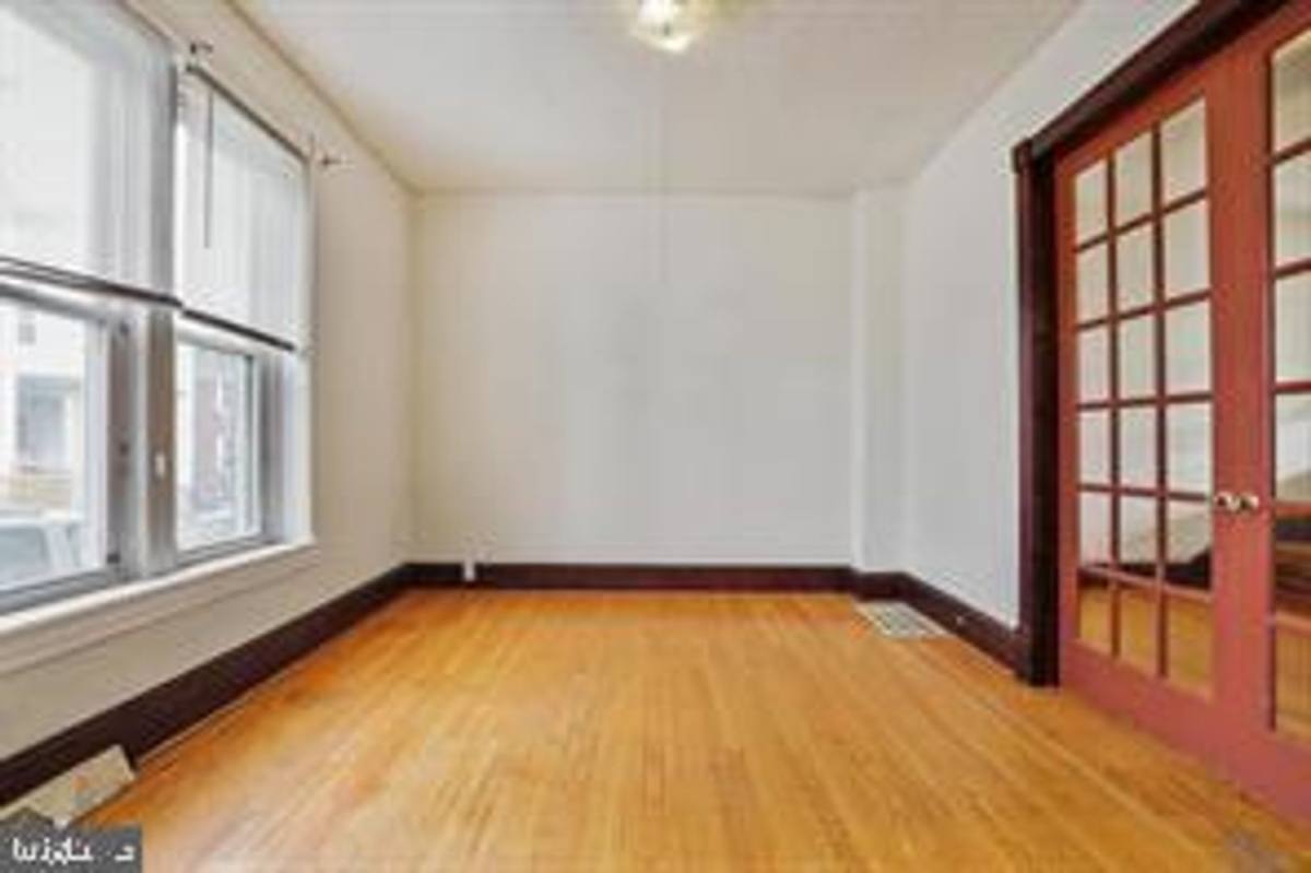 Townhouse for rent at 210 N Locust St, Hagerstown, MD 21740