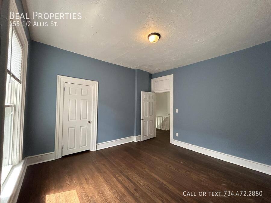 Apartment for rent at 455 1 2 Allis St, Adrian, MI 49221