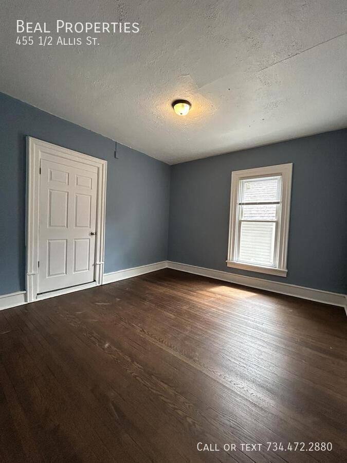 Apartment for rent at 455 1 2 Allis St, Adrian, MI 49221