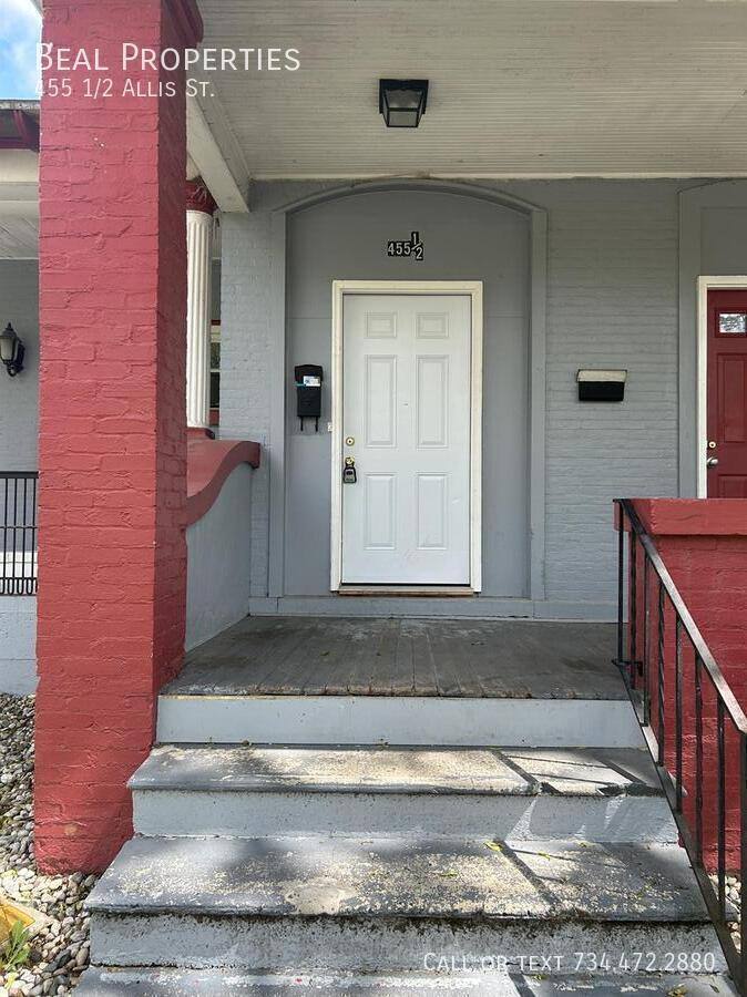 Apartment for rent at 455 1 2 Allis St, Adrian, MI 49221