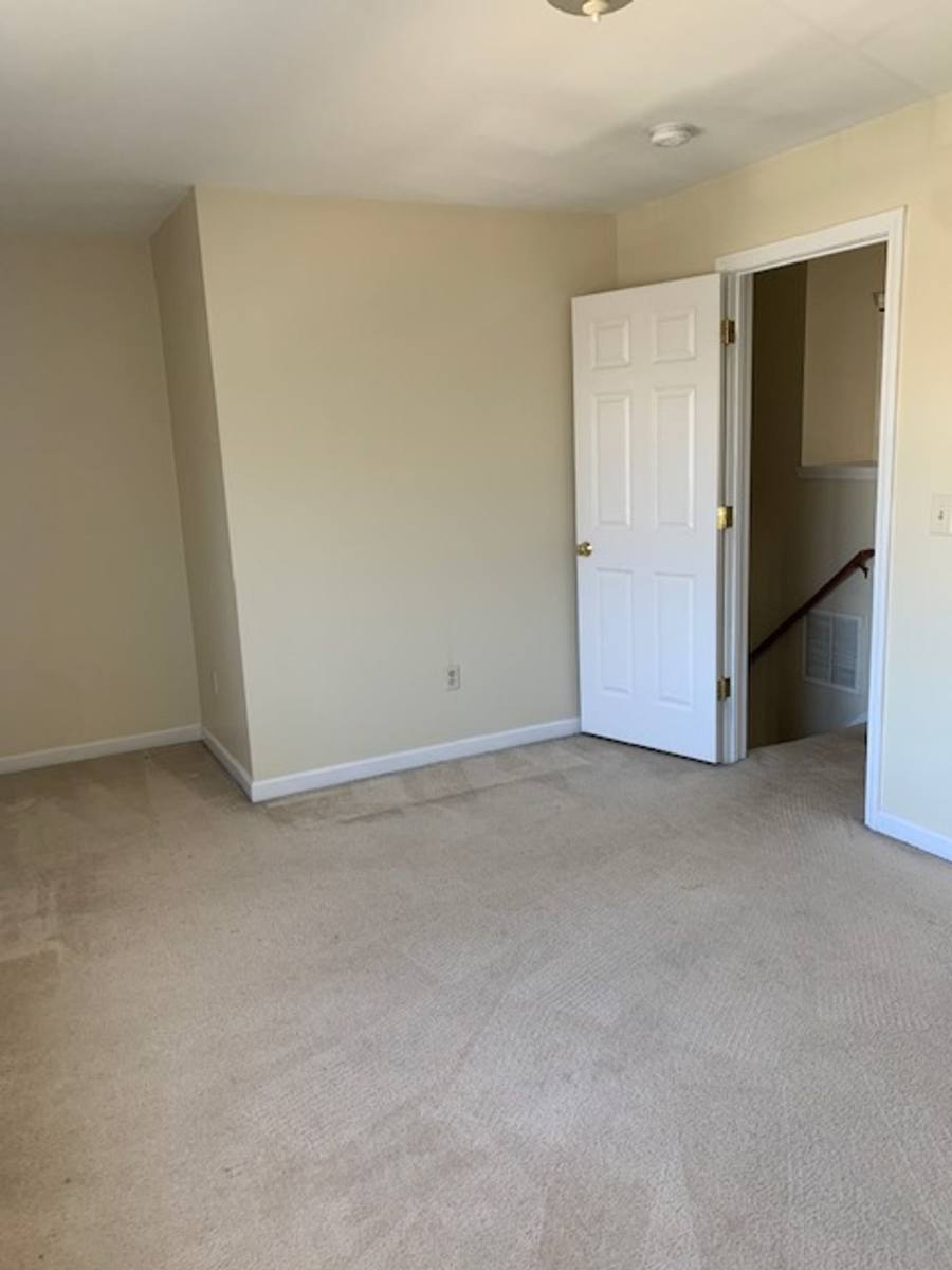 Townhouse for rent at 1-68 Woods Dr, Norwich, CT 06360