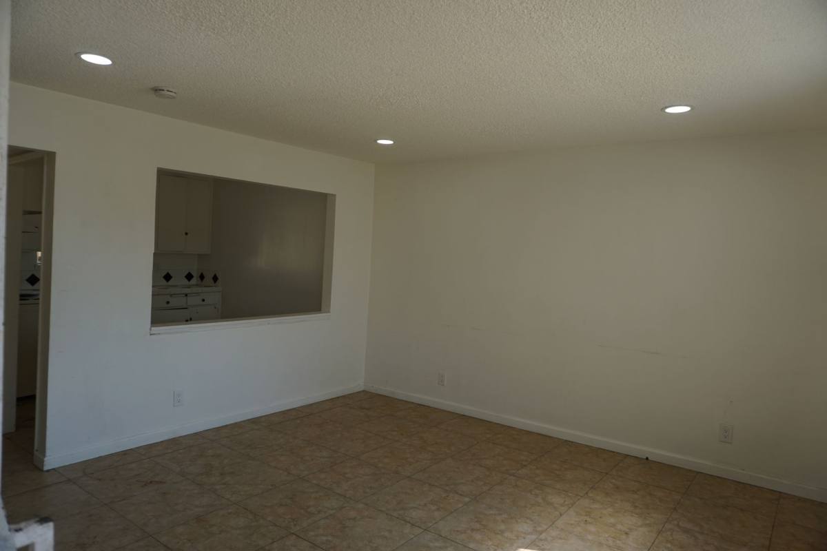 Apartment for rent at 530 Oregon St, Bakersfield, CA 93305
