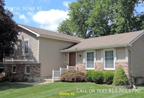 1835 Abbey Circle, Olathe, KS 66062