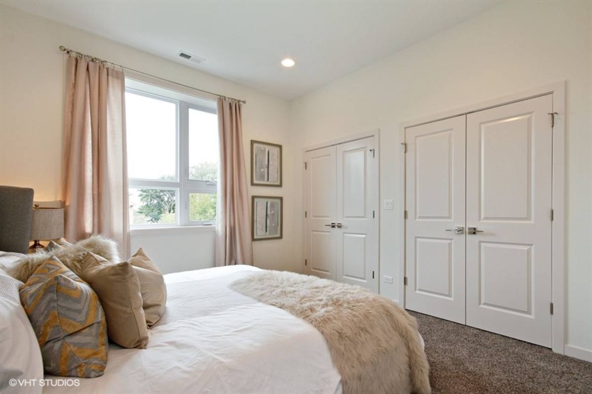 Apartment for rent at 4111-4119 N Narragansett Ave, Chicago, IL 60634