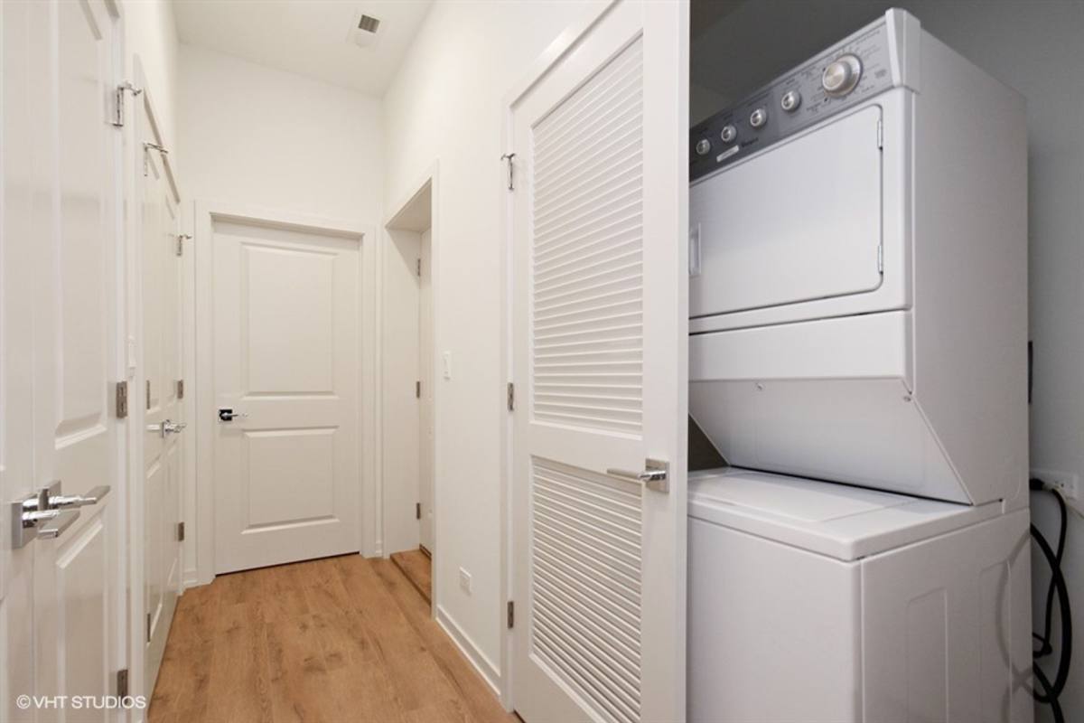 Apartment for rent at 4111-4119 N Narragansett Ave, Chicago, IL 60634
