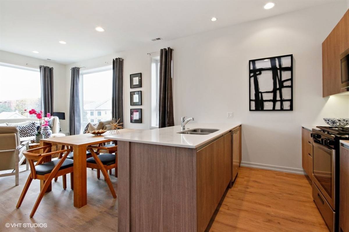 Apartment for rent at 4111-4119 N Narragansett Ave, Chicago, IL 60634