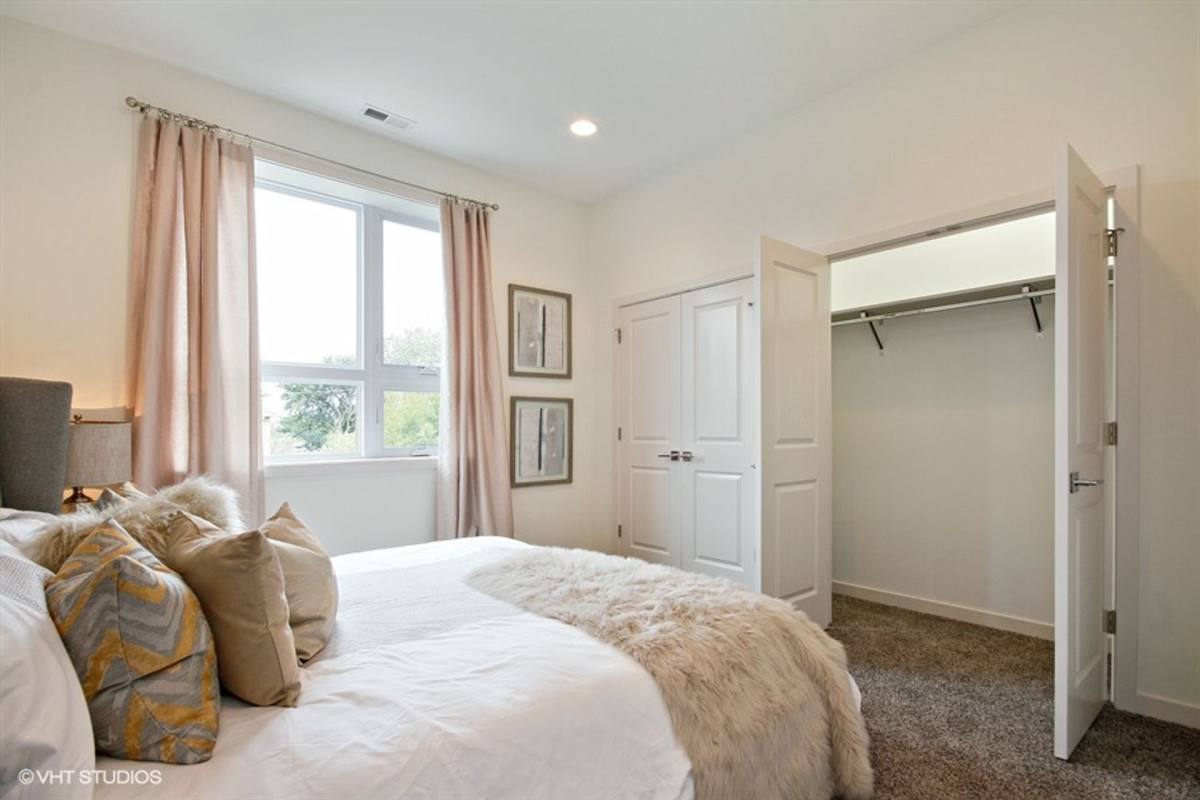Apartment for rent at 4111-4119 N Narragansett Ave, Chicago, IL 60634