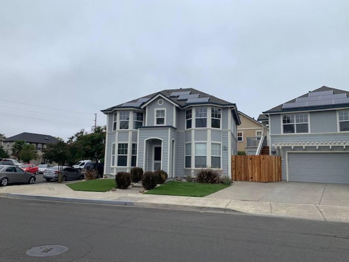House for rent at 1979 Giffen Ave, Santa Rosa, CA 95407