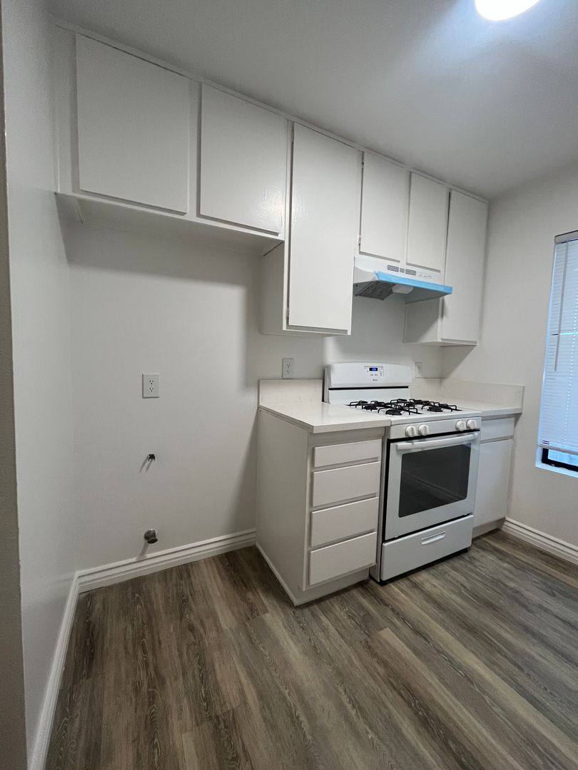 Apartment for rent at 14228 Dickens St, Sherman Oaks, CA 91423